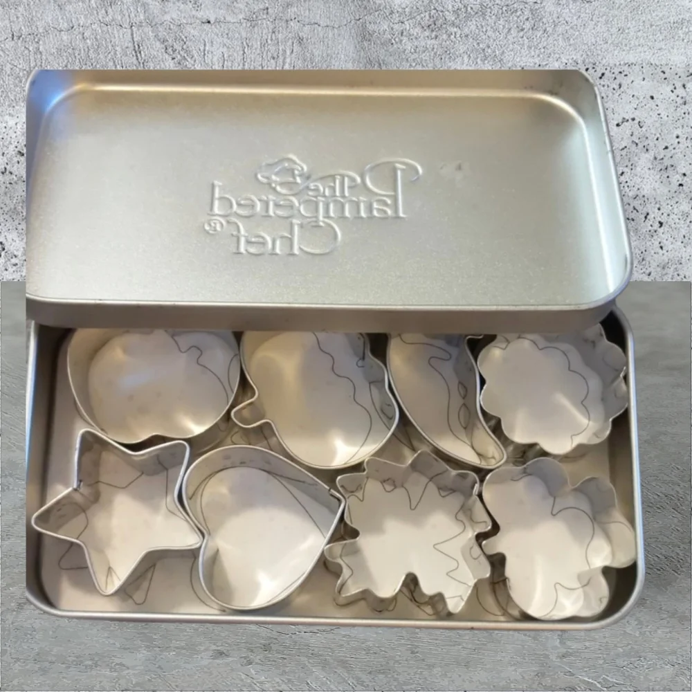 Pampered chef cookie cutters in tin box - Picture 1 of 5